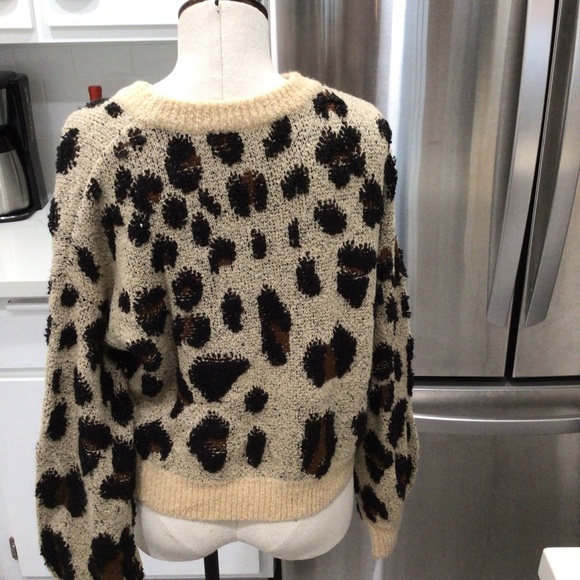 Bardot Womens Tan Short Leopard Print Top Crop Sweater Shirt Small - Picture 2 of 8
